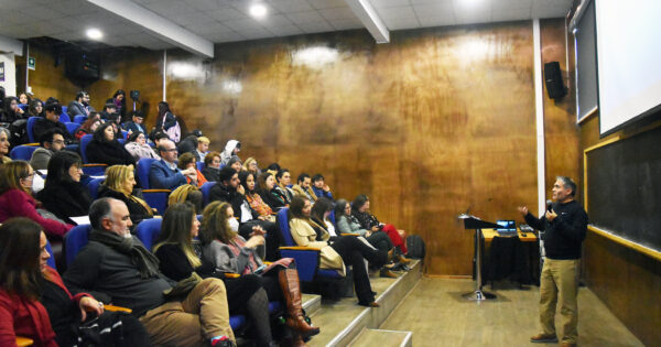Escuela de Ciencias Jurídicas y Sociales UVM inauguró año académico con clase magistral sobre neurociencia