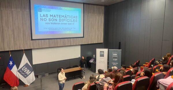 Académica de Formación Inicial dictó charla sobre matemáticas a nuevos estudiantes UVM