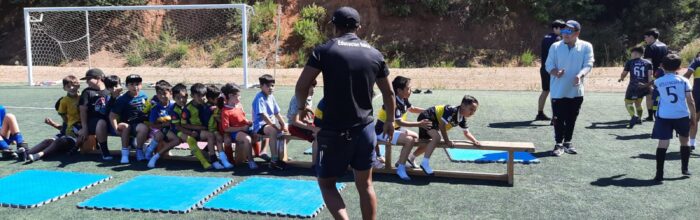 Carrera de Pedagogía en Educación Física realizó festival recreativo para niños del club Everton