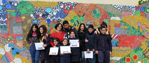 Mural Realizado Con Tapitas De Gaseosa Plastica En La Escuela