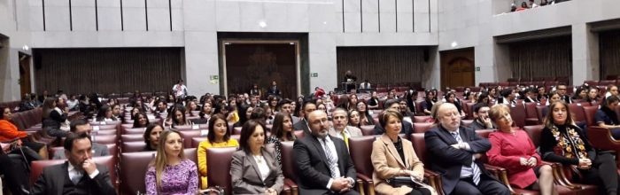 UVM realiza ceremonia de titulaciones en Congreso Nacional