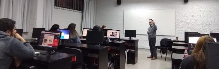 Editor del Mercurio Valparaíso visita estudiantes Periodismo Vespertino
