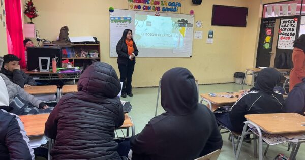 CEPS UVM realizó taller sobre ventilación emocional y manejo de crisis a estudiantes de El Olivar