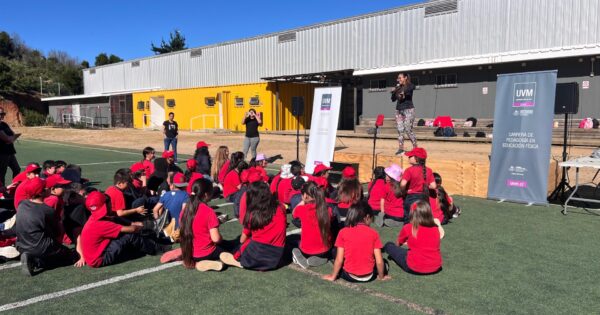 Carrera de Pedagogía en Educación Física UVM convocó actividad al aire libre para escolares