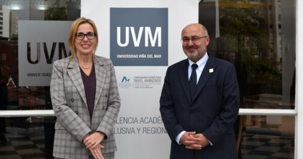 UVM firmó convenio de colaboración con Universitat Oberta de Catalunya