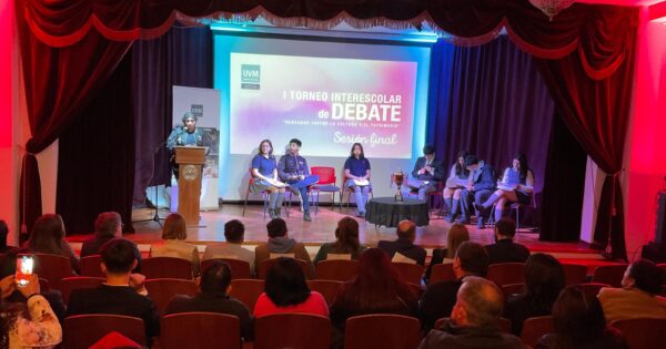 En Palacio Rioja se realizó el cierre del I Torneo de Debate Interescolar UVM