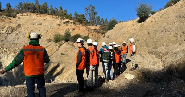 Estudiantes de Ingeniería Civil en Minas visitaron la Mina de Cuarzo de Quintay
