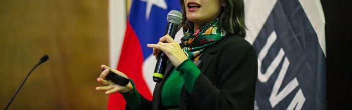 Ministra Camila Vallejo dictó charla contra la desinformación en UVM