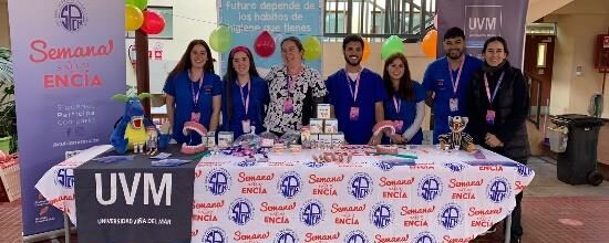 Carrera de Odontología UVM participó en Semana de la Salud de la Encía