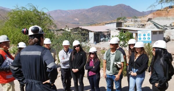 Estudiantes de Escuela de Ingeniería y Negocios UVM visitaron planta Blackcolt